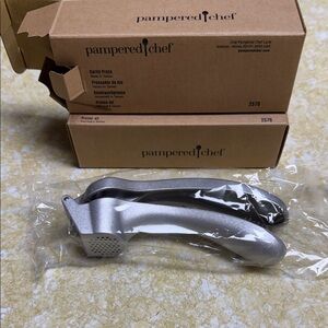 Pampered Chef Metallic Garlic Press